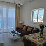 Seafront 3 Bedroom Stylish Apt With Spectacular Seaview