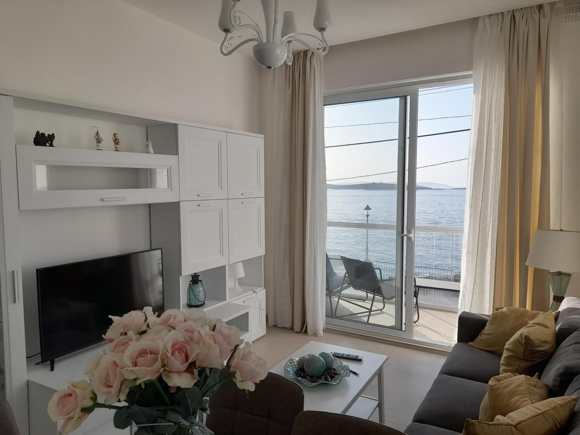 Seafront 3 Bedroom Stylish With Spectacular Seaview Appartamento St. Paul's Bay