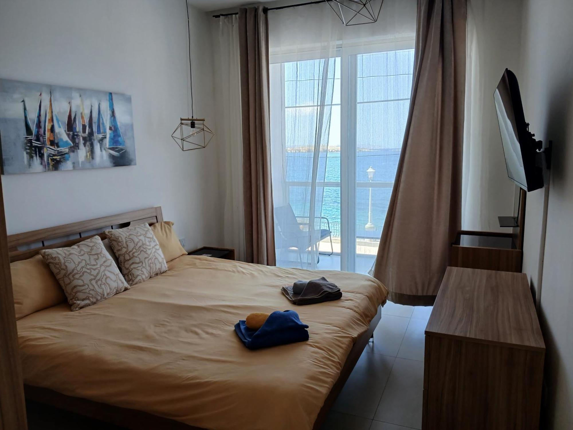 Seafront 3 Bedroom Stylish With Spectacular Seaview Appartamento St. Paul's Bay